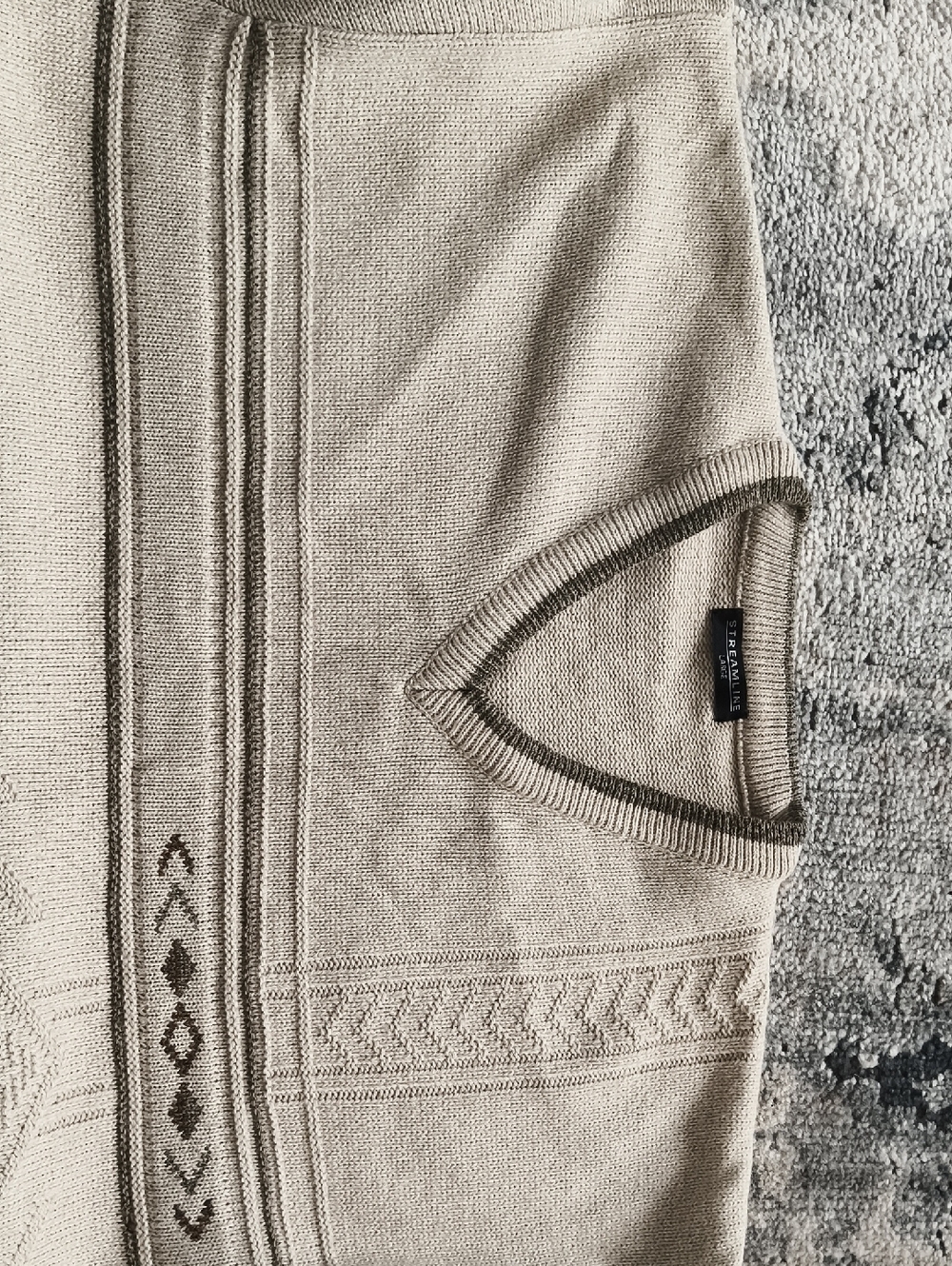 Men's Beige V-Neck Patterned Sweater - Picture 4 of 4